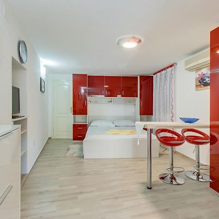 Apartments Leila มาลีโลชินจ์ ภายนอก รูปภาพ