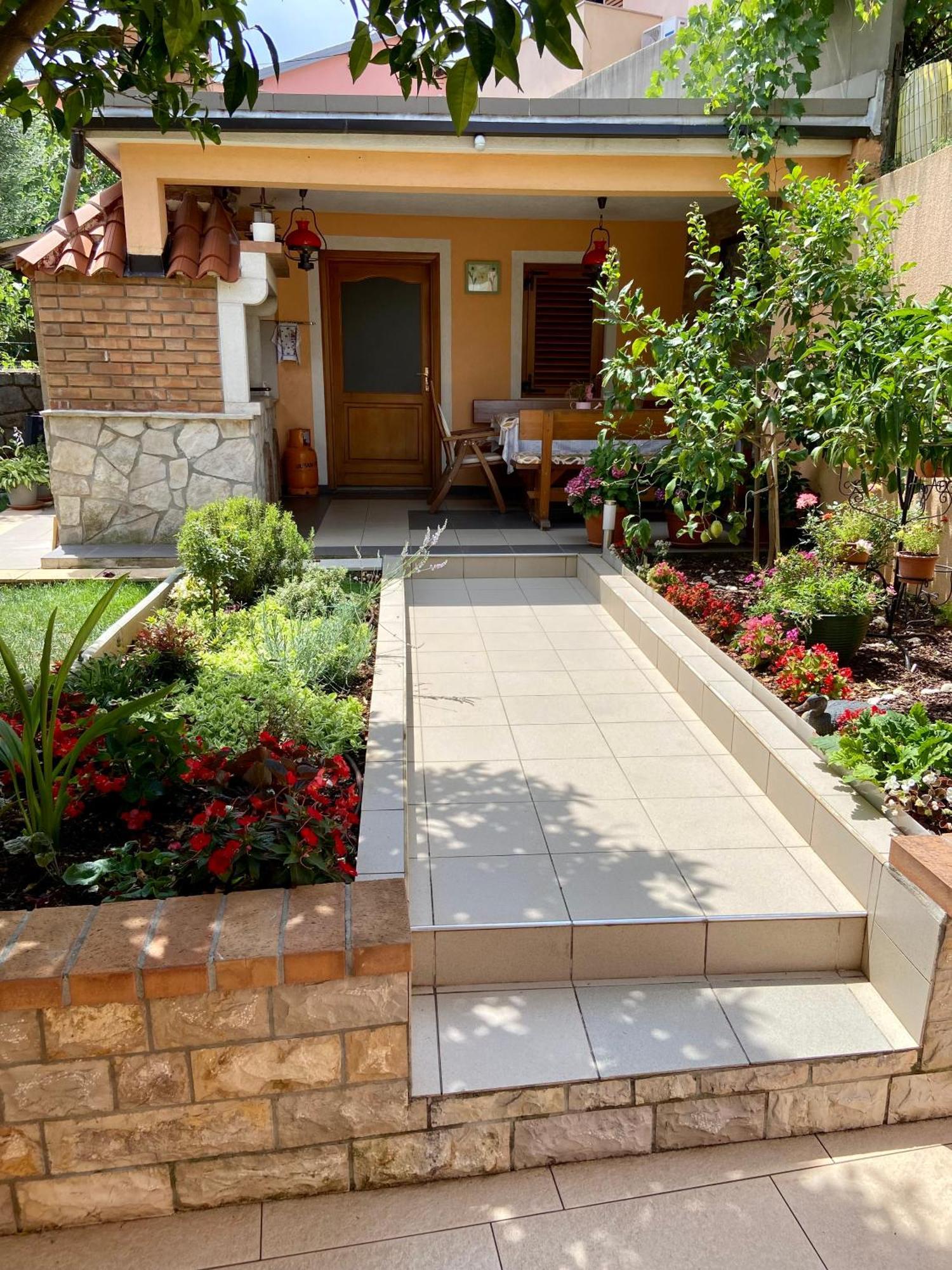Apartments Leila มาลีโลชินจ์ ภายนอก รูปภาพ