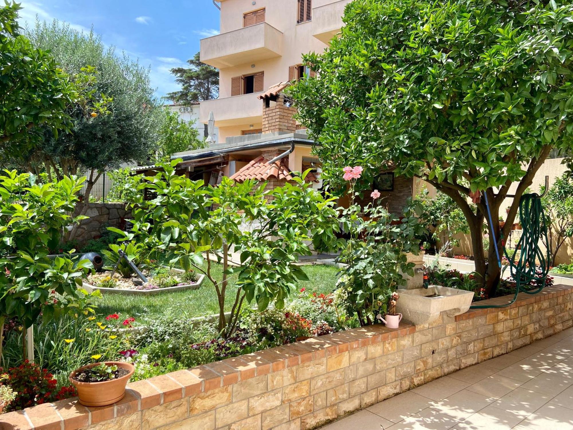 Apartments Leila มาลีโลชินจ์ ภายนอก รูปภาพ