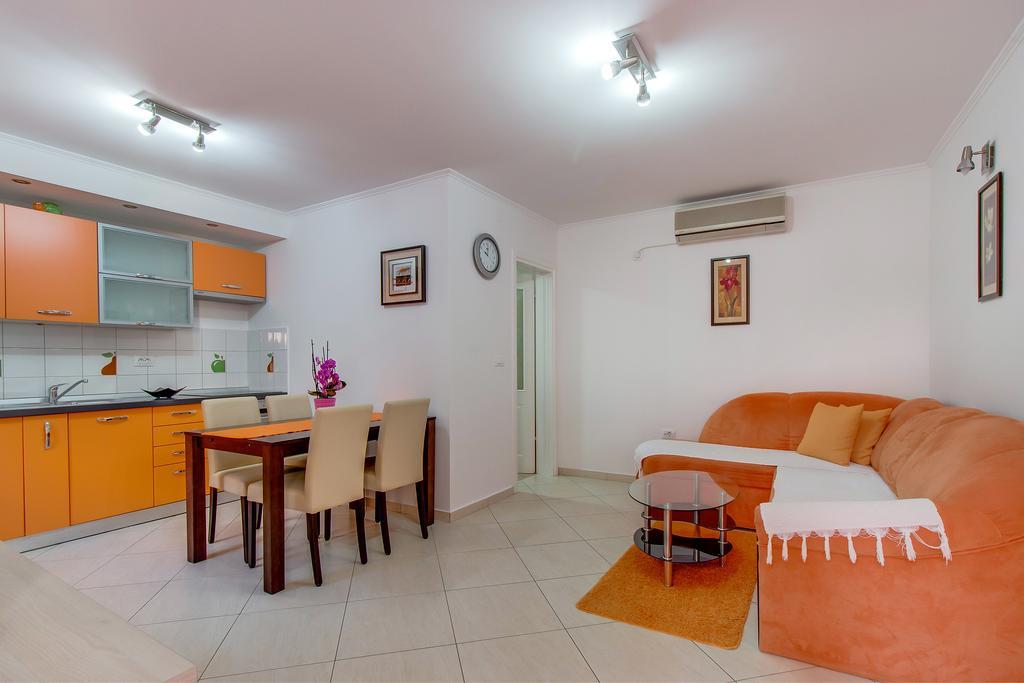 Apartments Leila มาลีโลชินจ์ ภายนอก รูปภาพ