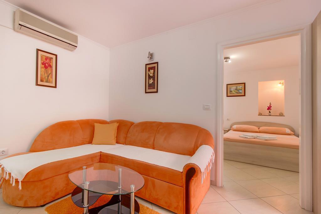 Apartments Leila มาลีโลชินจ์ ภายนอก รูปภาพ
