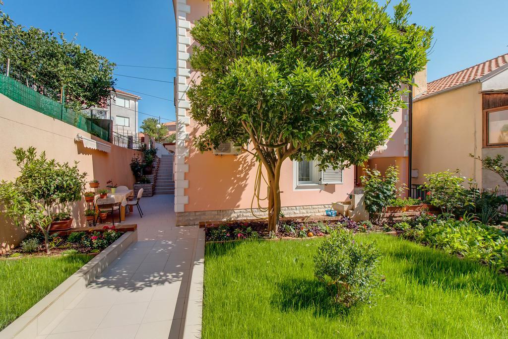 Apartments Leila มาลีโลชินจ์ ภายนอก รูปภาพ