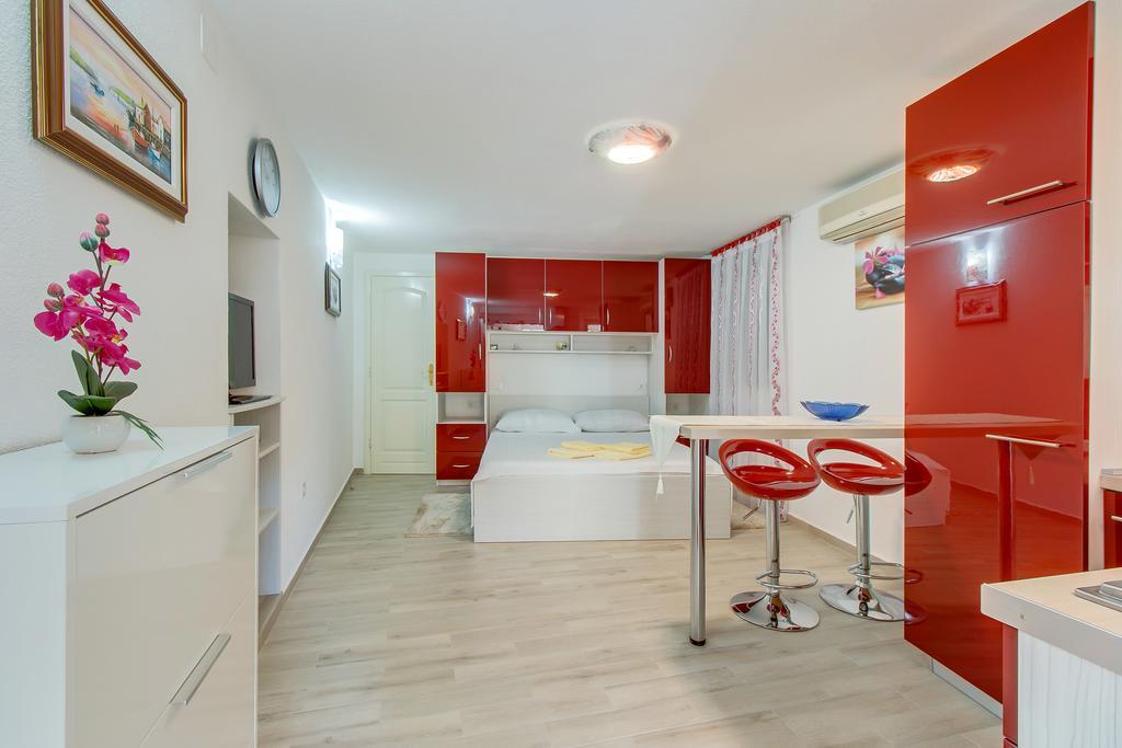 Apartments Leila มาลีโลชินจ์ ภายนอก รูปภาพ