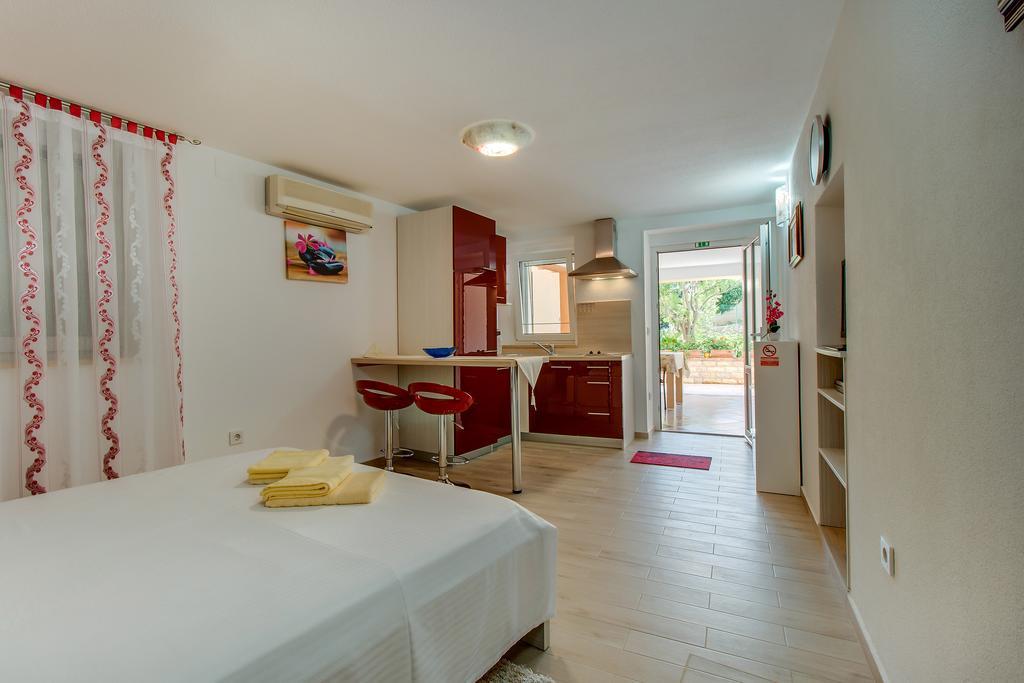 Apartments Leila มาลีโลชินจ์ ภายนอก รูปภาพ